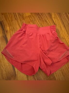 Lululemon Hotty Hot High-Rise Shorts Size 0 Pink